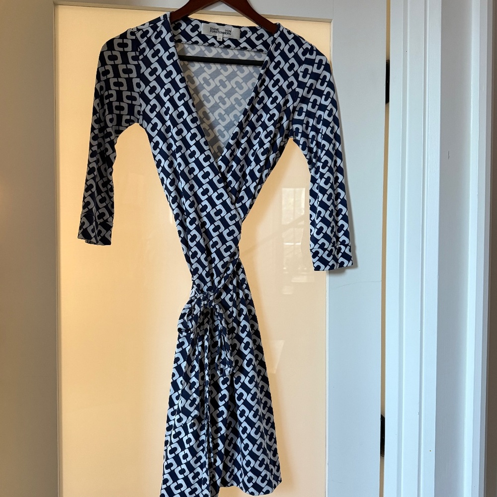 DVF Chain Print Wrap Dress EUC